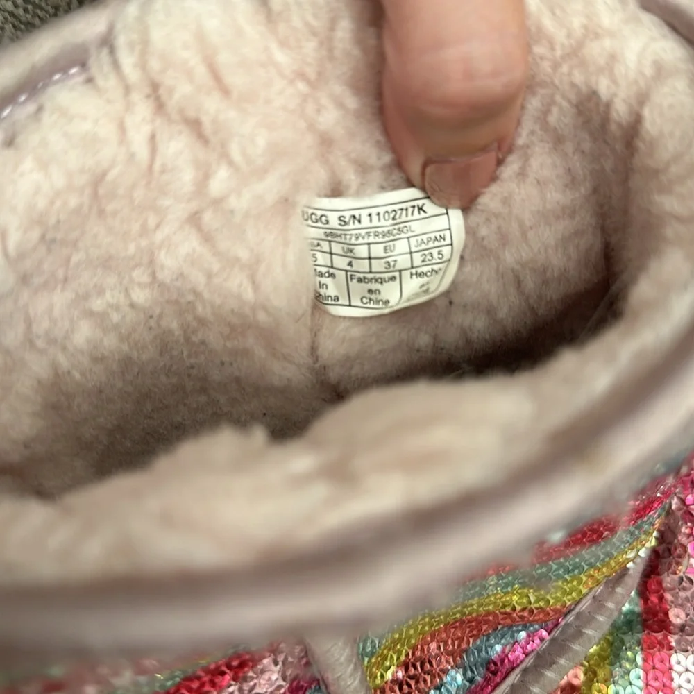 VGUC UGG Classic Short II Mural Boot sz5 - Picture 8 of 9